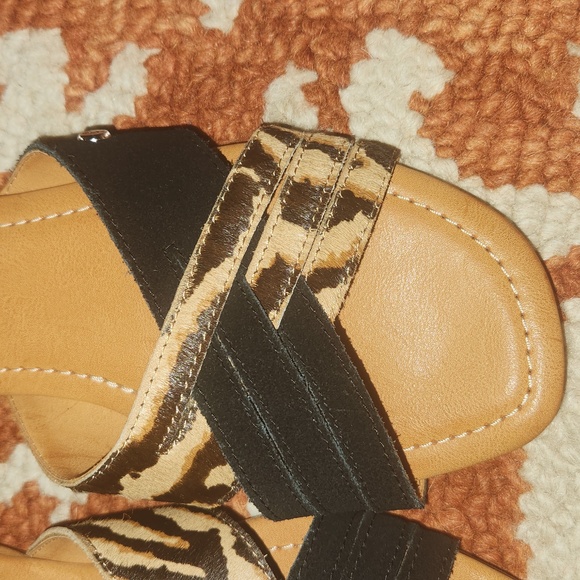 Nwt-UGG Women's Kenleigh Slide Tiger Stripes Sandal size 8.5 - Picture 12 of 13